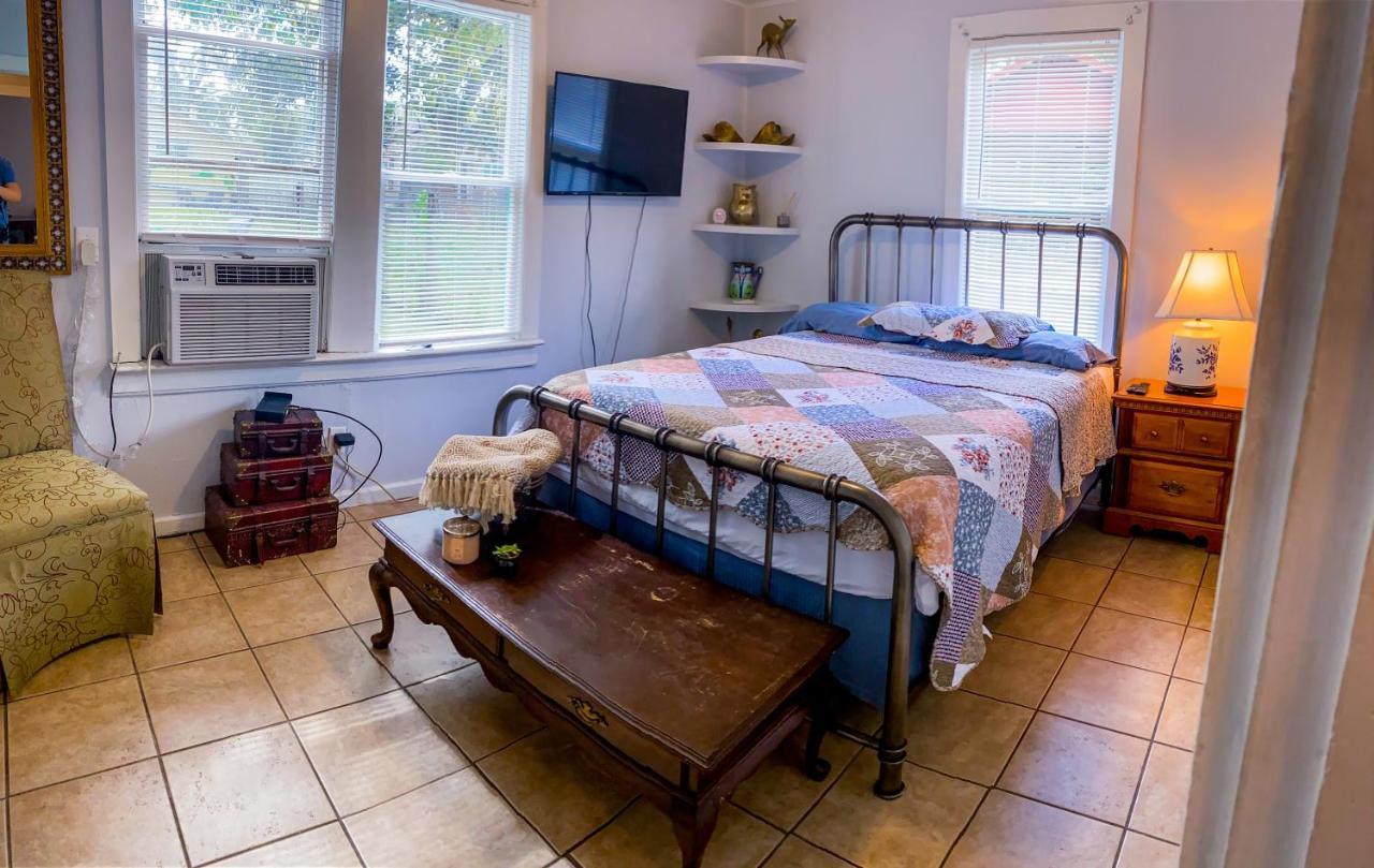 Private Home In Ocala With Fenced Yard, Piano, Central Location, Pets Welcome 외부 사진